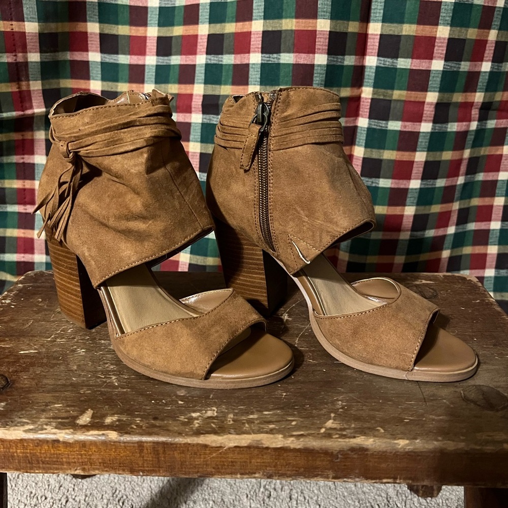 Boho brown heels